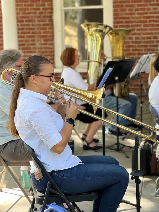 Stroll Trombone Player
